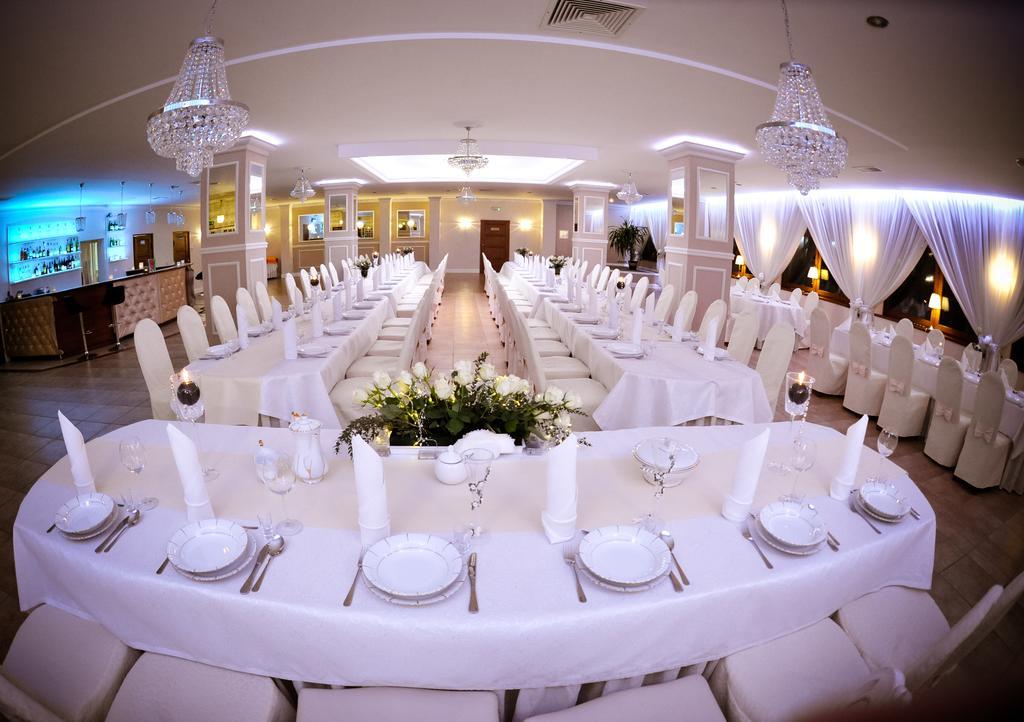 Hotel Astra Dąbrowa Górnicza Bagian luar foto