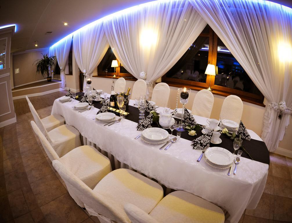 Hotel Astra Dąbrowa Górnicza Bagian luar foto