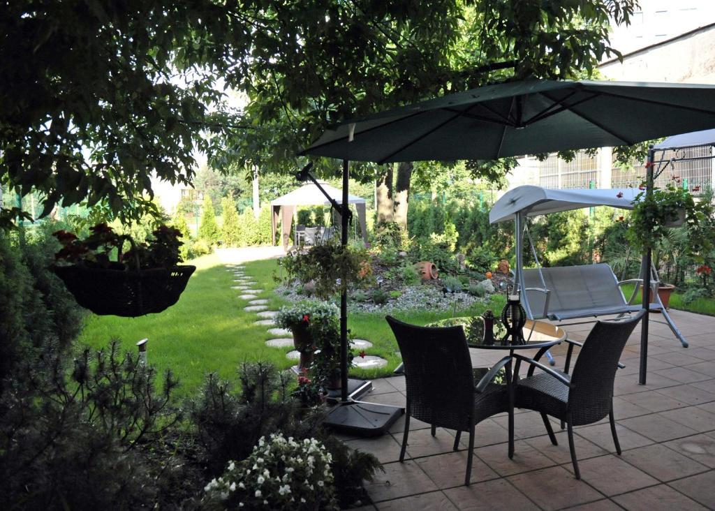Hotel Astra Dąbrowa Górnicza Bagian luar foto