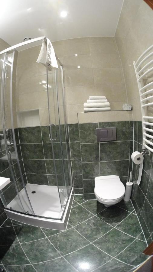 Hotel Astra Dąbrowa Górnicza Bagian luar foto
