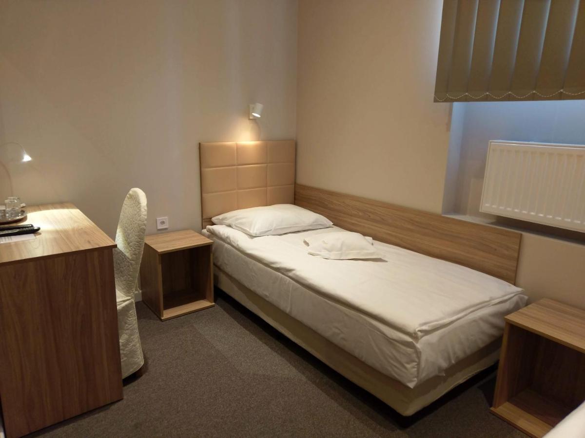 Hotel Astra Dąbrowa Górnicza Bagian luar foto