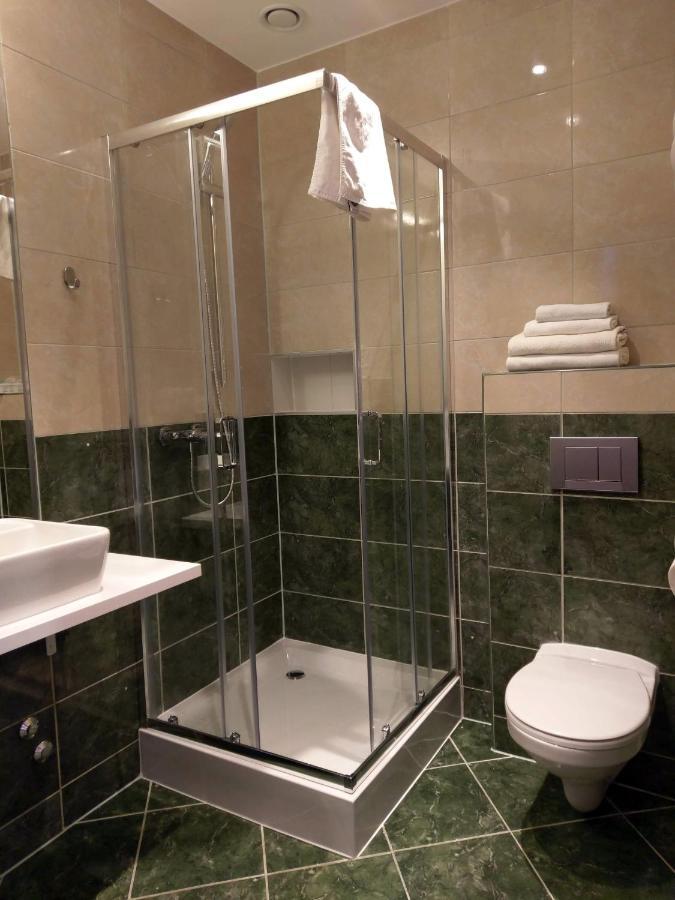 Hotel Astra Dąbrowa Górnicza Bagian luar foto