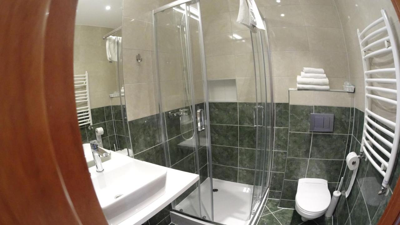 Hotel Astra Dąbrowa Górnicza Bagian luar foto