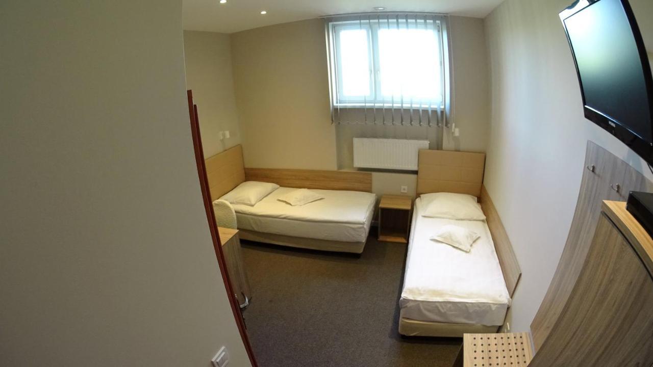 Hotel Astra Dąbrowa Górnicza Bagian luar foto