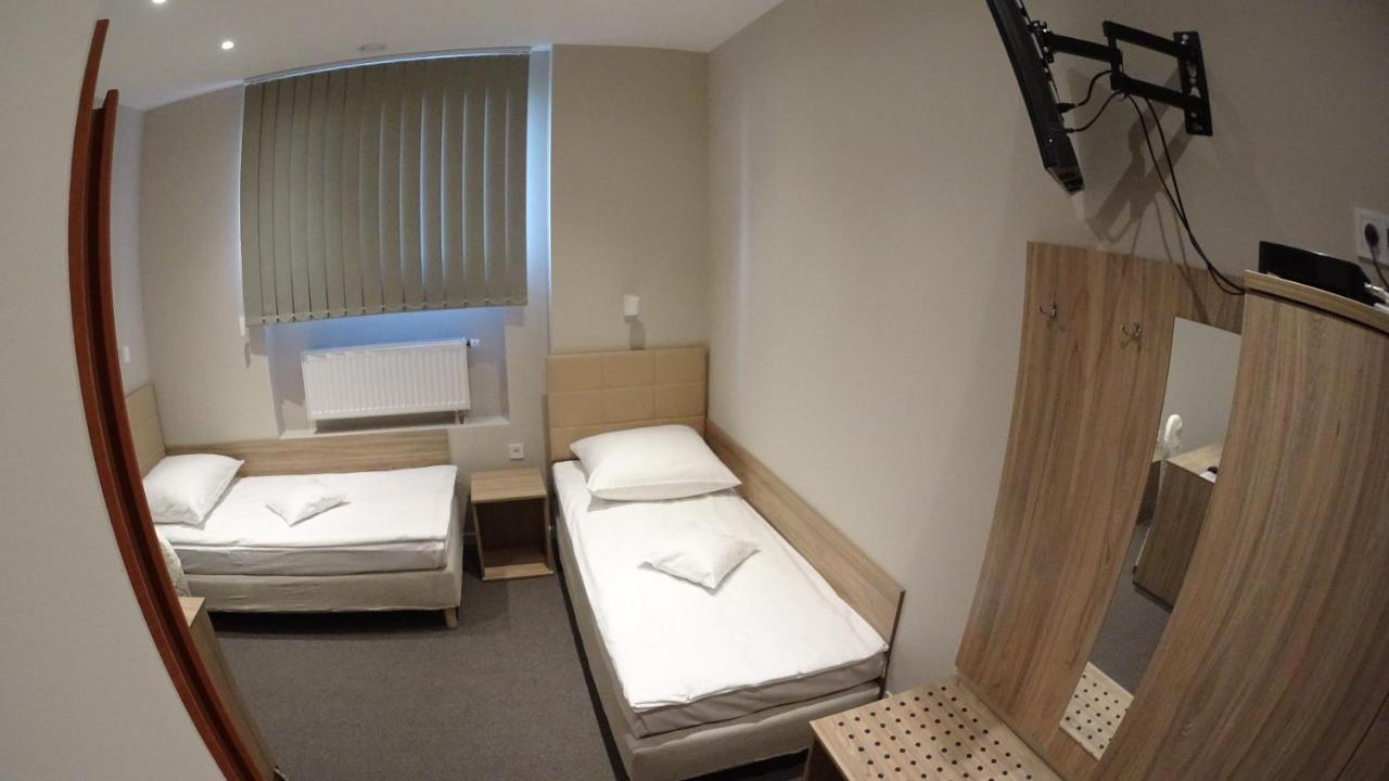 Hotel Astra Dąbrowa Górnicza Bagian luar foto