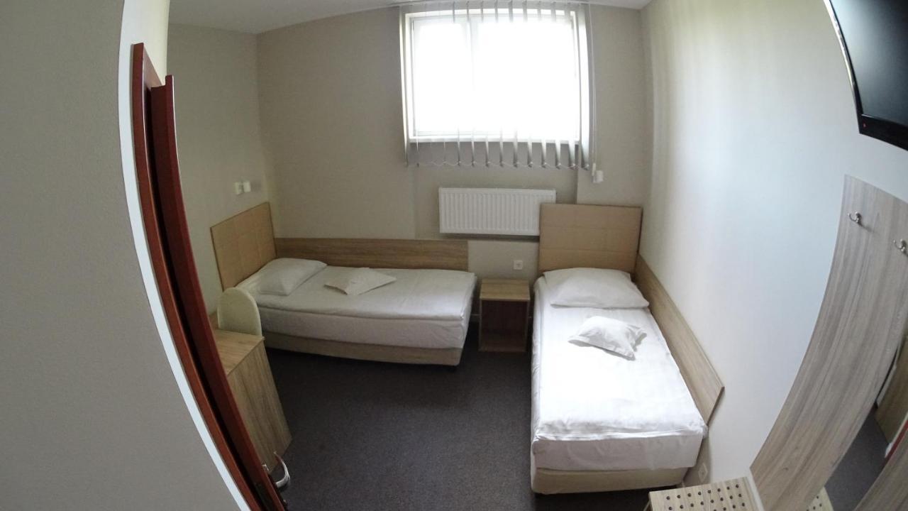 Hotel Astra Dąbrowa Górnicza Bagian luar foto