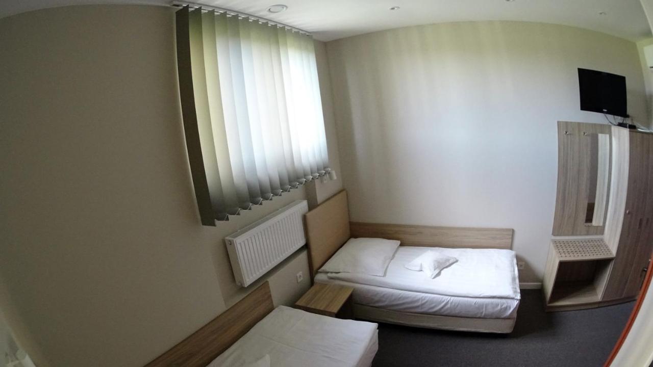 Hotel Astra Dąbrowa Górnicza Bagian luar foto