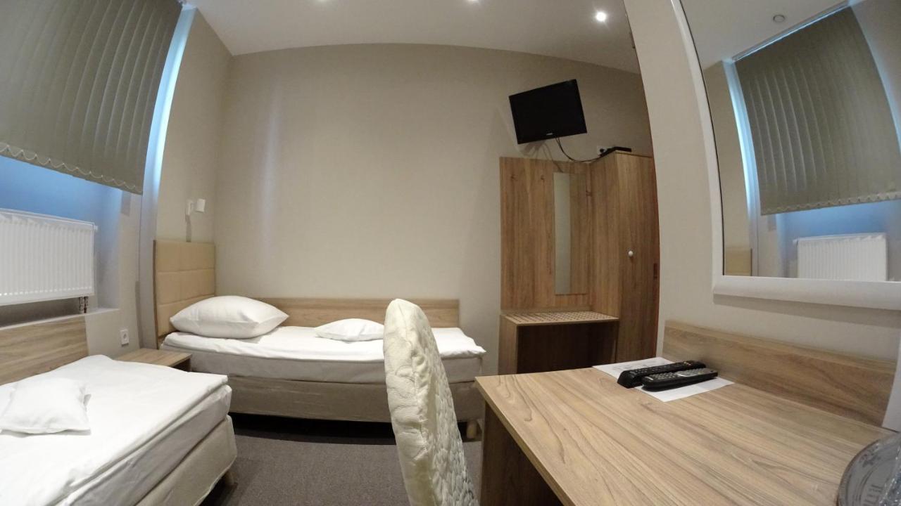 Hotel Astra Dąbrowa Górnicza Bagian luar foto