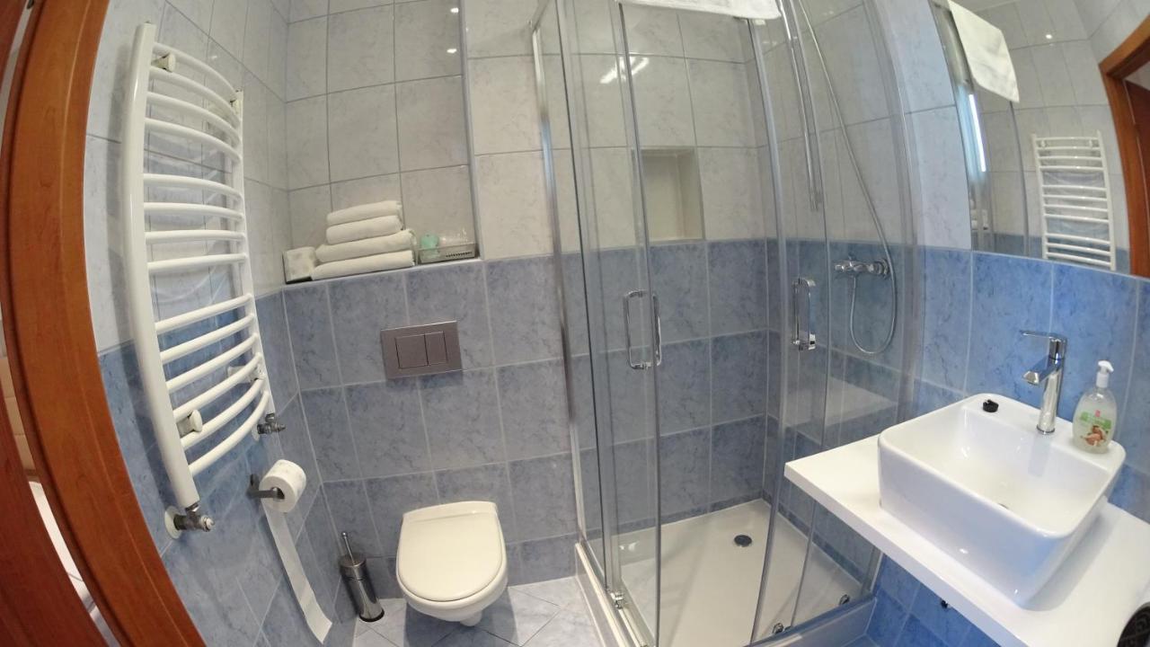 Hotel Astra Dąbrowa Górnicza Bagian luar foto