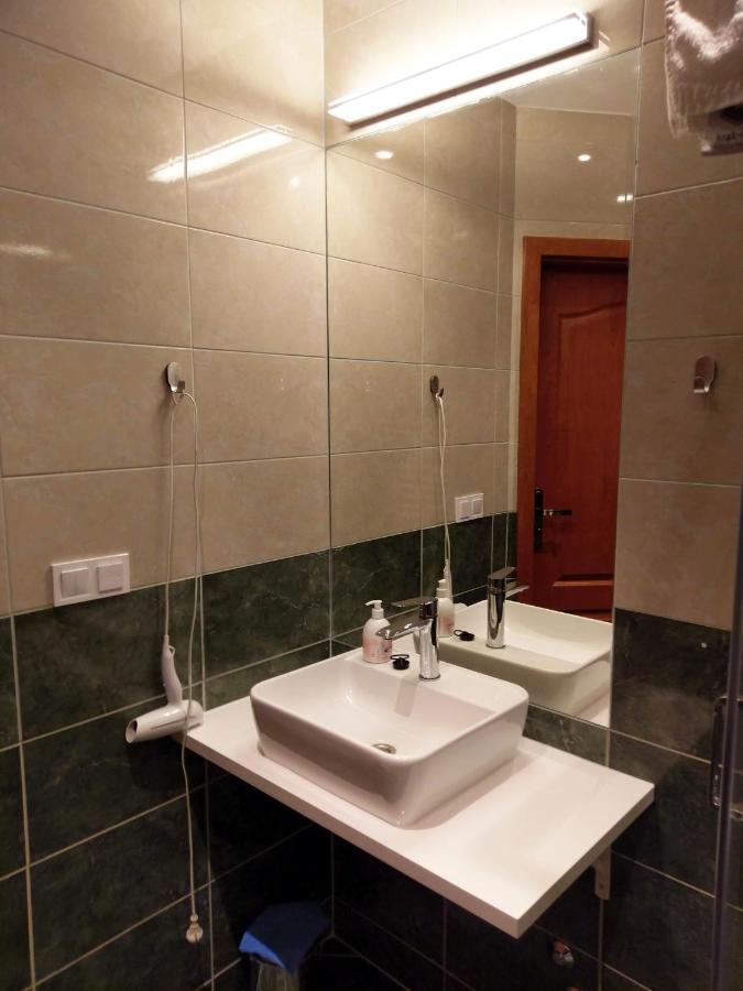 Hotel Astra Dąbrowa Górnicza Bagian luar foto