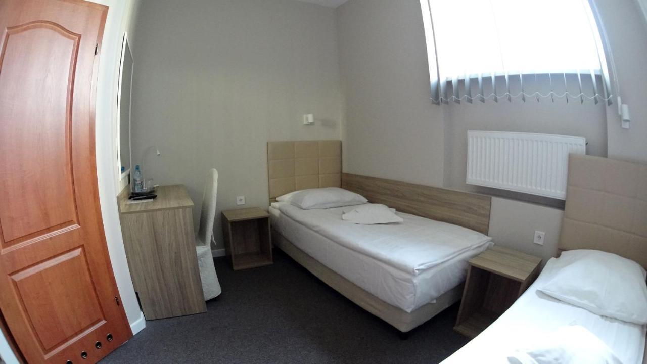 Hotel Astra Dąbrowa Górnicza Bagian luar foto